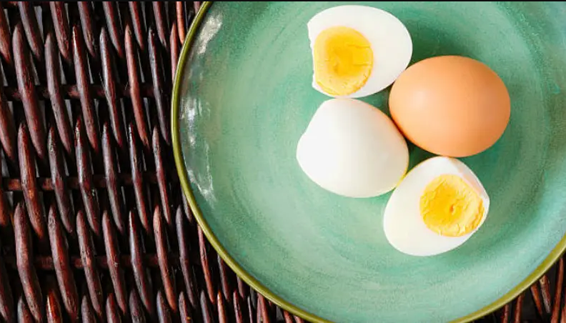 Telur 3/4 Matang: Kenikmatan Sempurna dengan Kuning Telur Lumer yang Menggoda